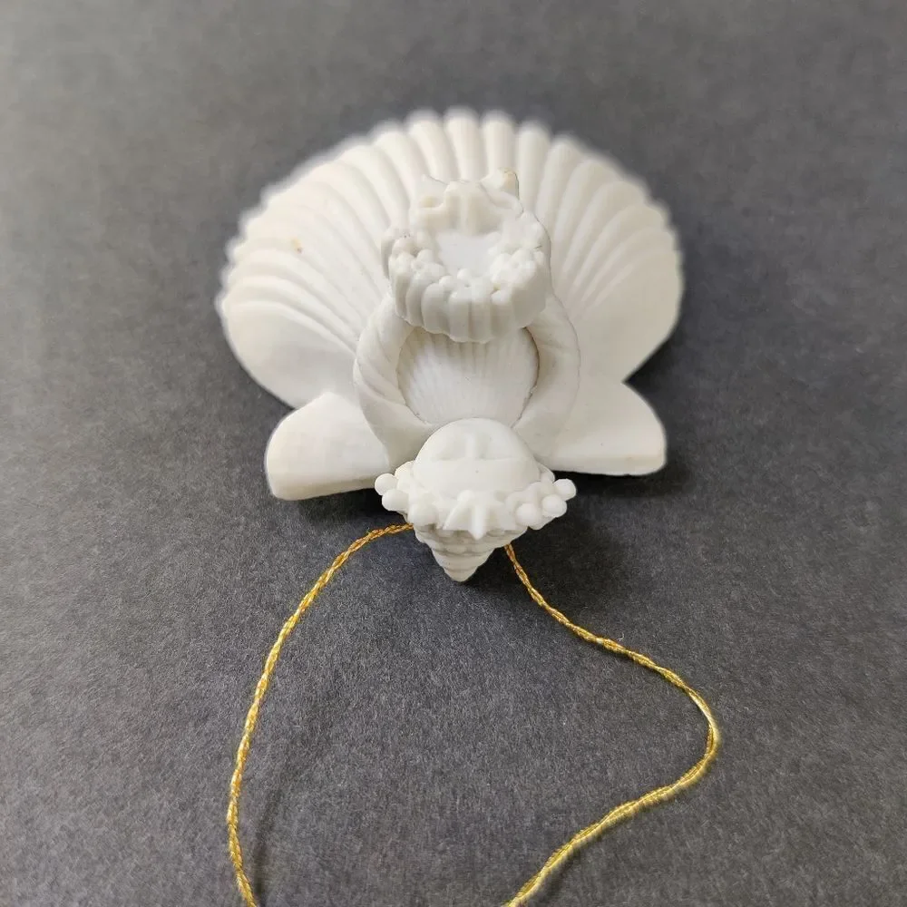 🎅 Margaret Furlong Ornament Vintage 1995 Shell Angel Wreath Porcelain Ceramic